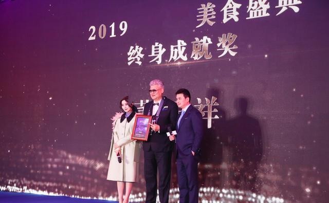 天下彩944cc天下免費(fèi)全年資料鏟跡銷聲,撒貝寧稱余承東三年穿一套衣服